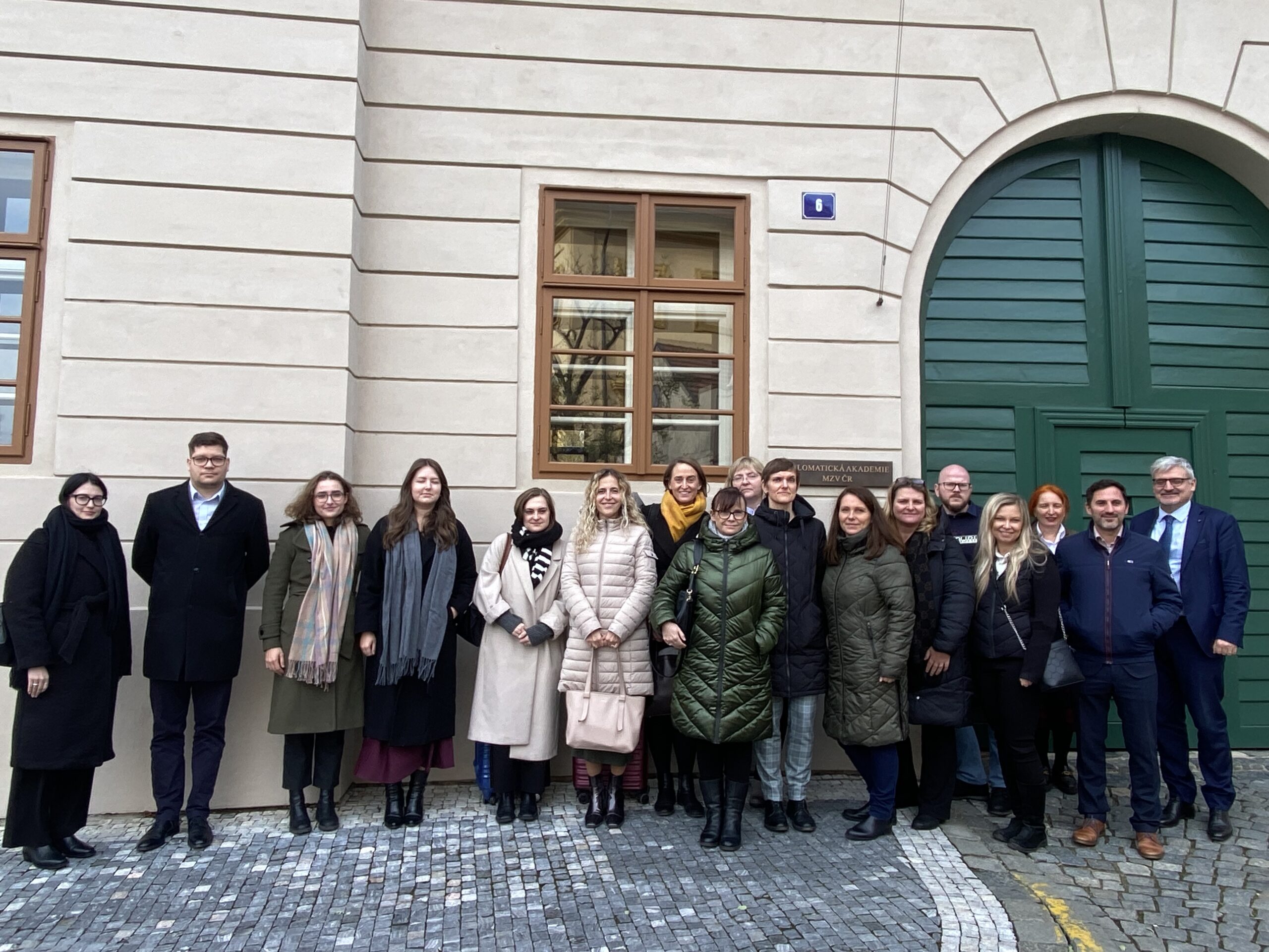 Diplomatická akademie nově školí veřejnou správu
