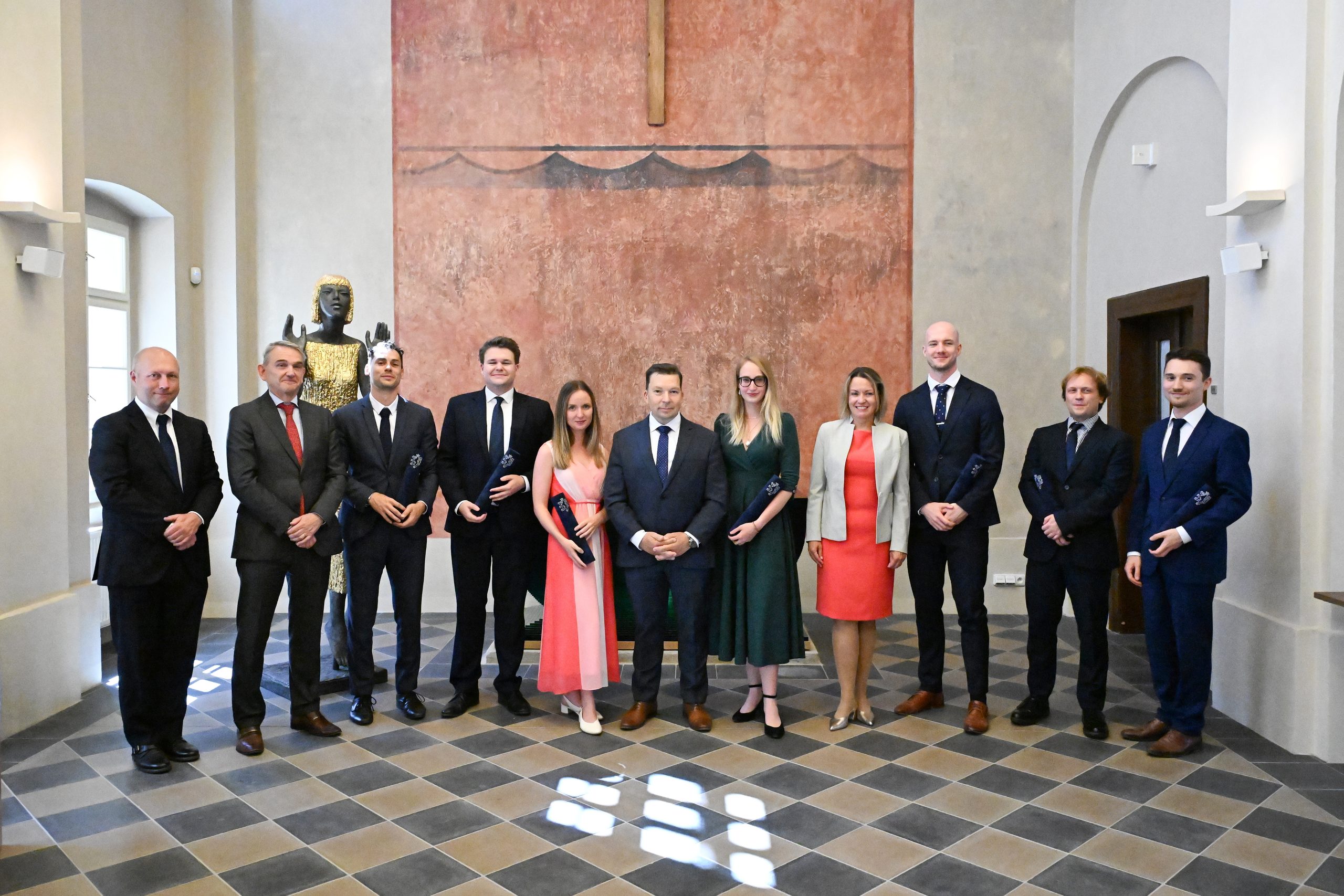 Absolventi ročníku Jaroslava Šedivého posílí českou diplomacii